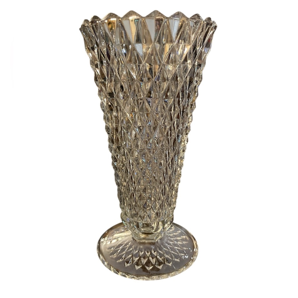 Vintage Indiana Diamond Point pedestal vase, likely from the 1980s. Beautiful!